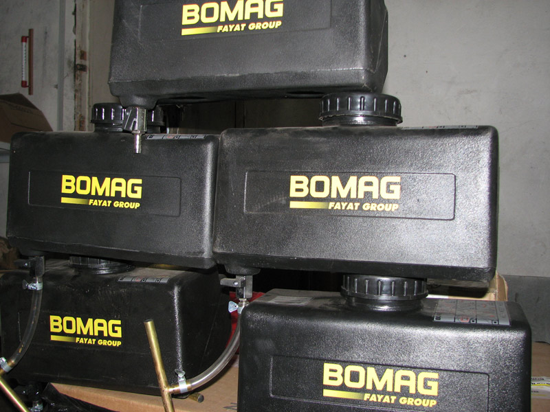 бочки системы водяного орошения виброплит Bomag BP 18/45-2 бочки системы водяного орошения виброплит Bomag BP 18/45-2